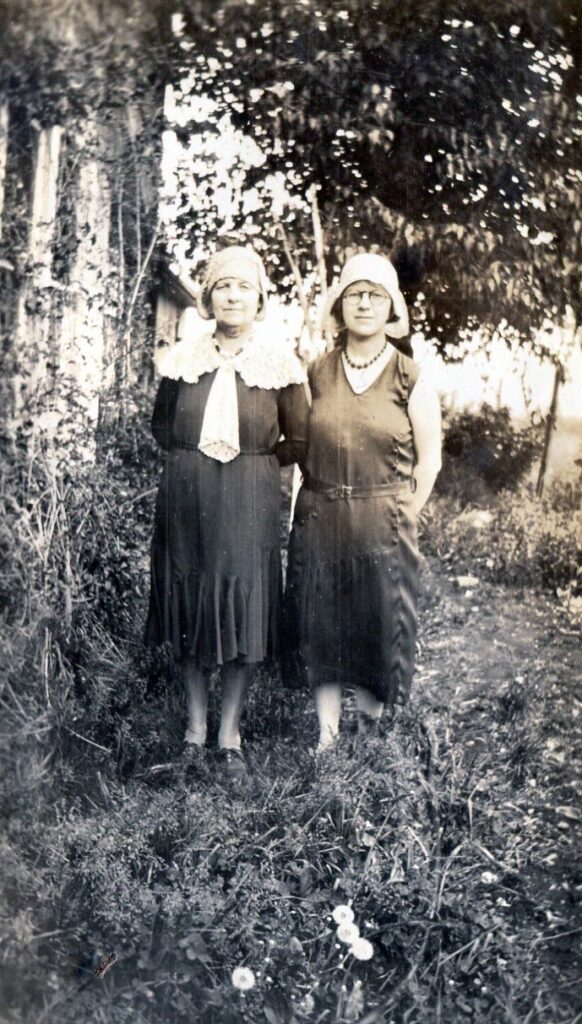 Great one of Jennie and Arlene Blevans - Oregon Trail Genealogy