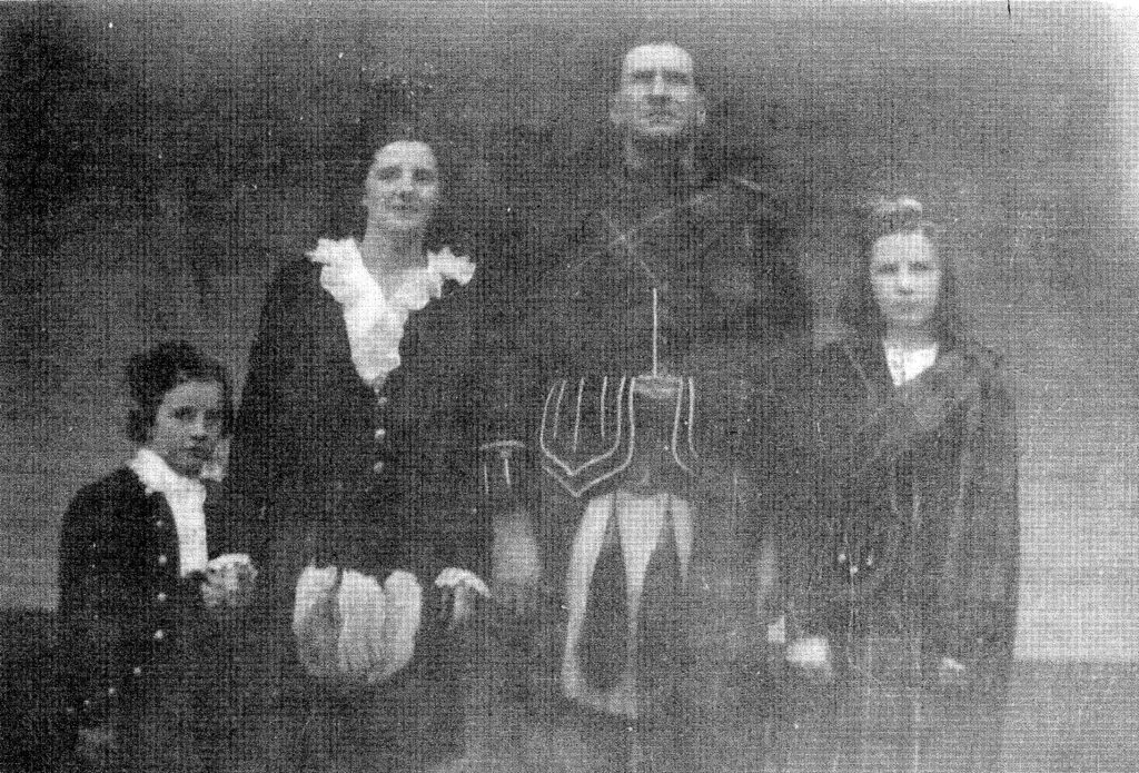 Cant James and Freda and girls - Oregon Trail Genealogy